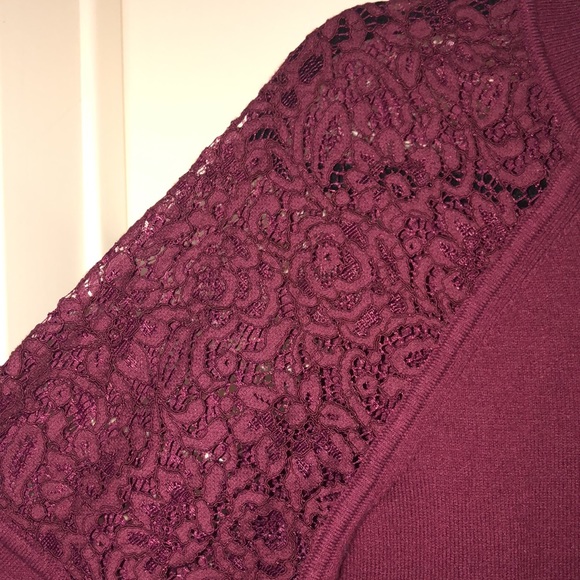 Sweater with crocheted shoulders - Picture 2 of 5